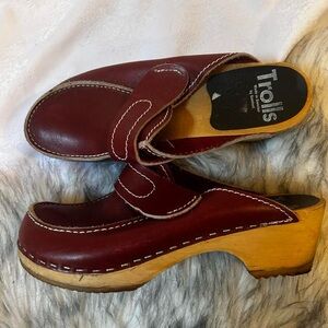 Trolls Burgundy Leather Clogs with Wooden Heel